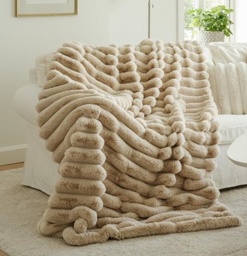 Liny pälspläd beige ränder