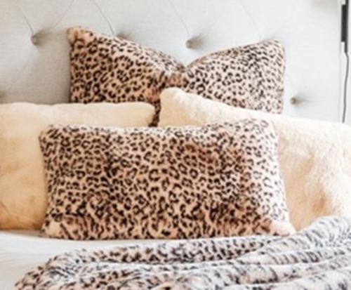 Leo pälskudde creame leopardtryck