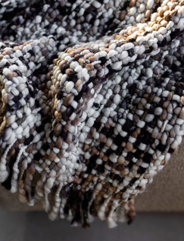 Ivy throw pläd vit beige brun svart